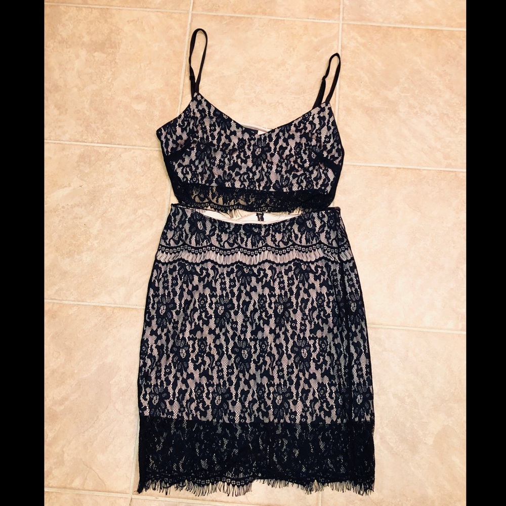 🖤Two-piece Bebe black/nude lace dress🖤